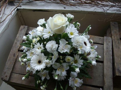 2 white seasonal posy