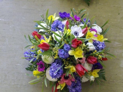 9  Seasonal Posy   Bright Mixed Spring