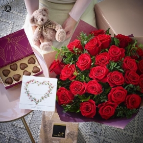 Valentines 24 Red Rose Gift Set 2