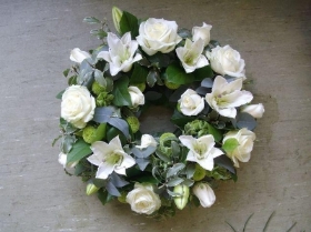 100 Small Rose and Lily Wreath