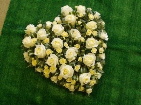 117 White Rose Heart