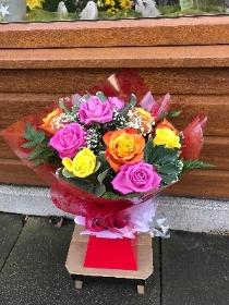 12 Mixed coloured roses
